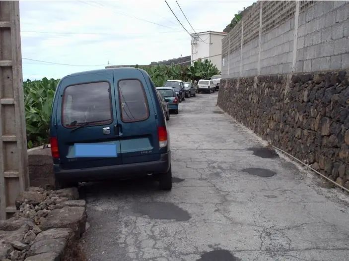 Foto coches acceso El Rincón